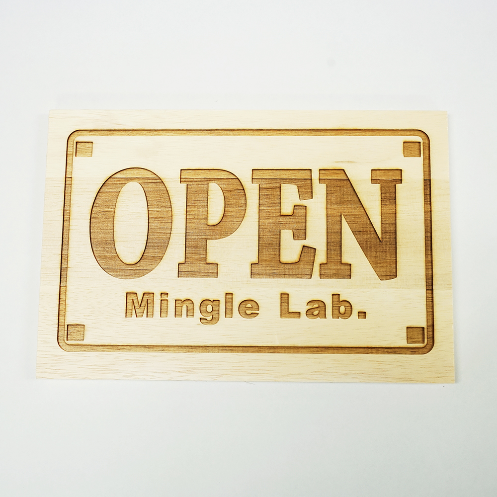 レーザー彫刻で加工したMingle Lab.の看板